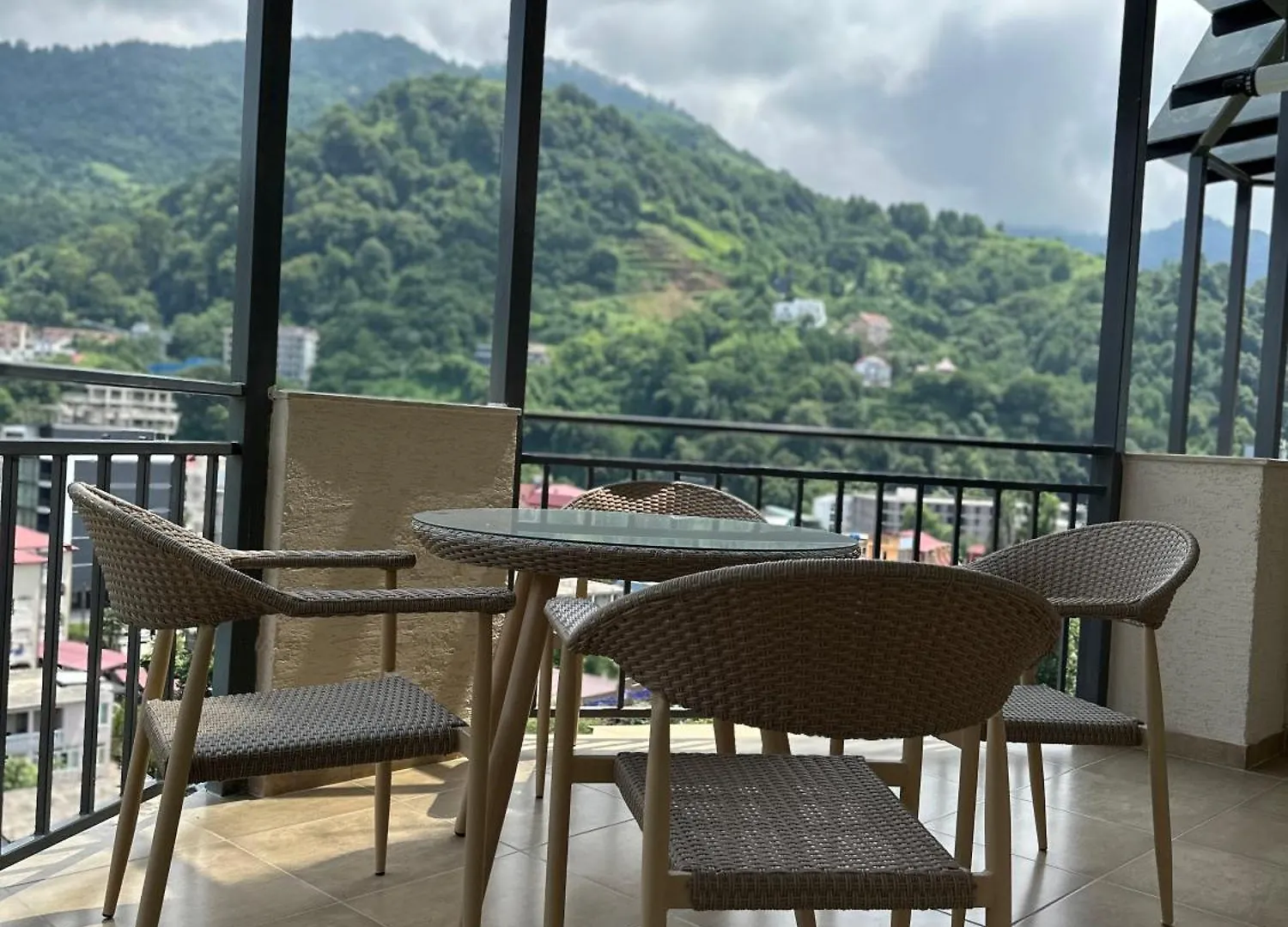 Gonio N802 Beachfront Mountain View Apartment