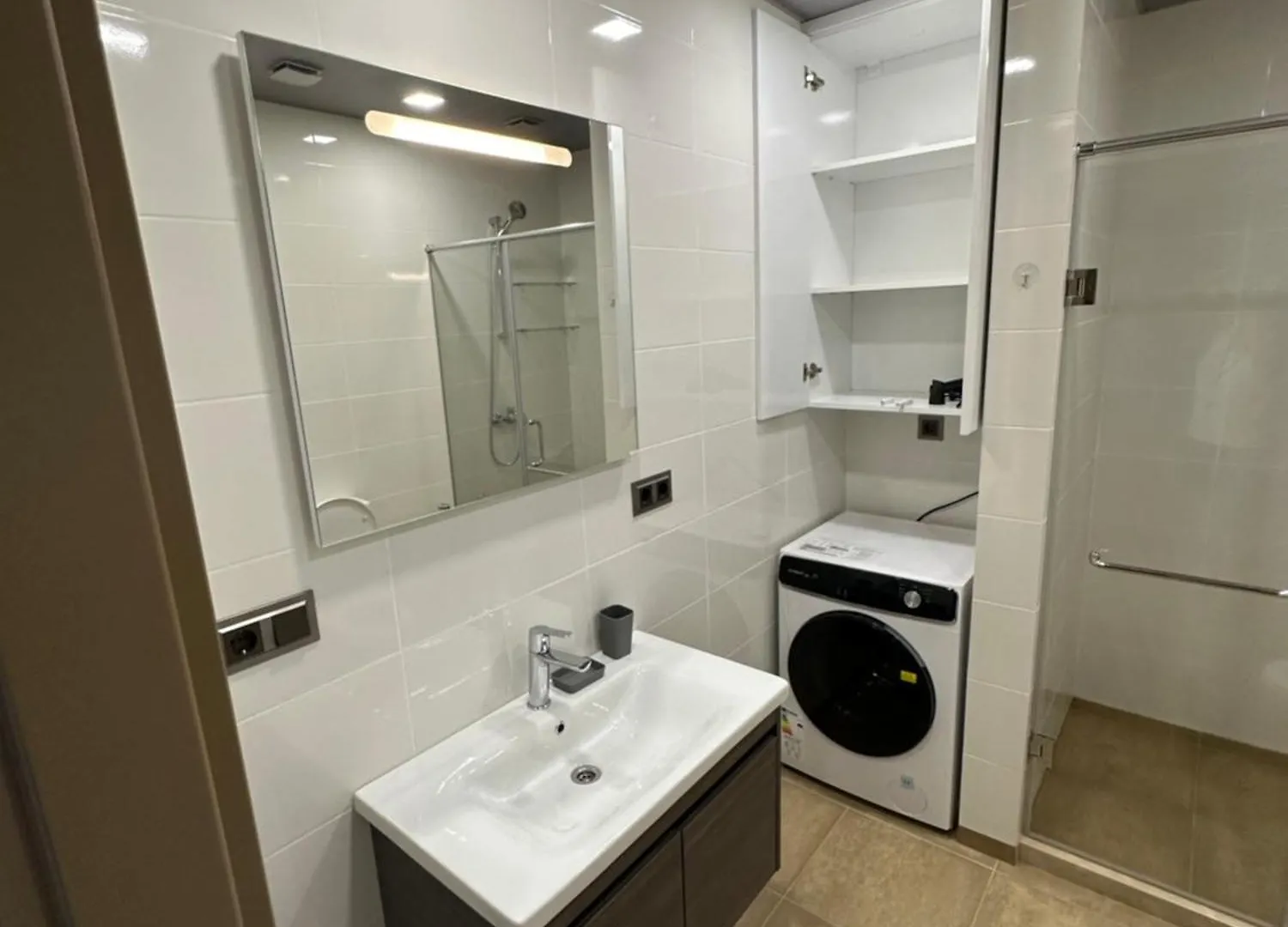 Gonio N802 Beachfront Mountain View Apartment
