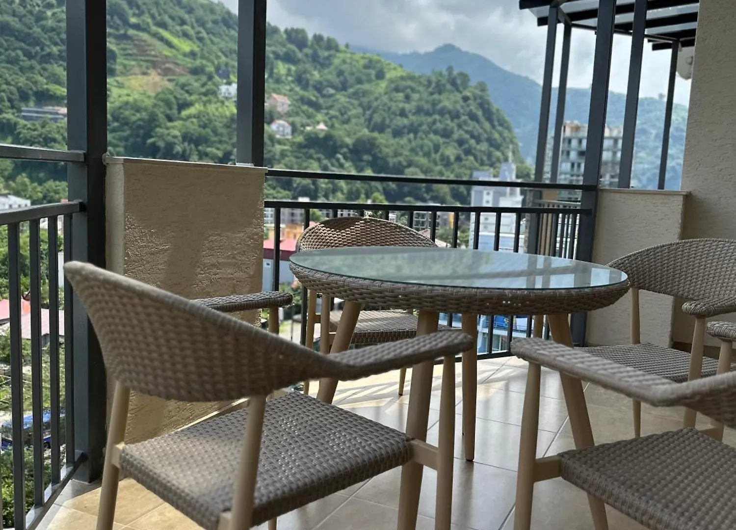 Gonio N802 Beachfront Mountain View Apartment